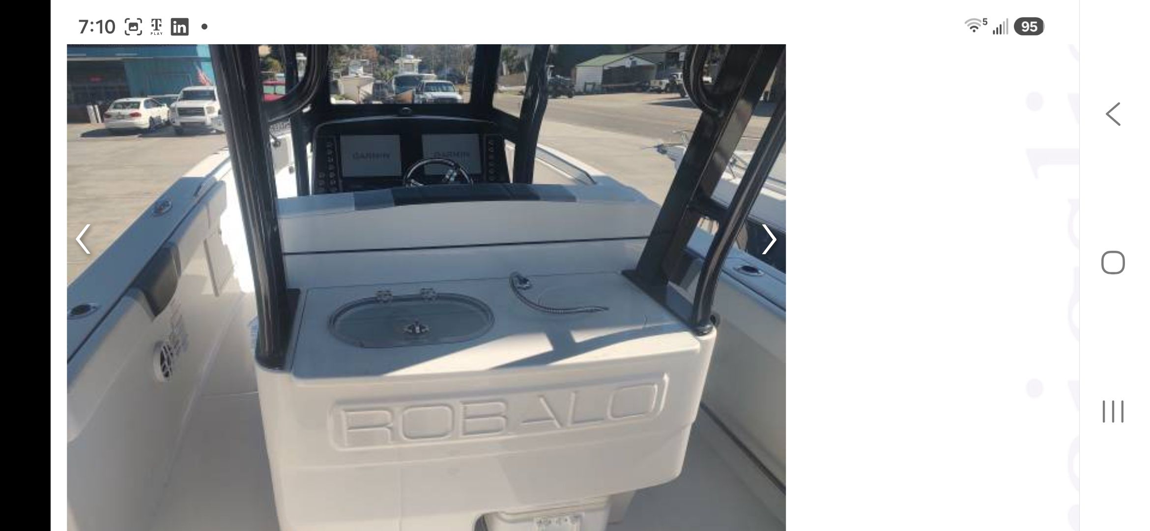 2023 Robalo R272 Center Console - 8