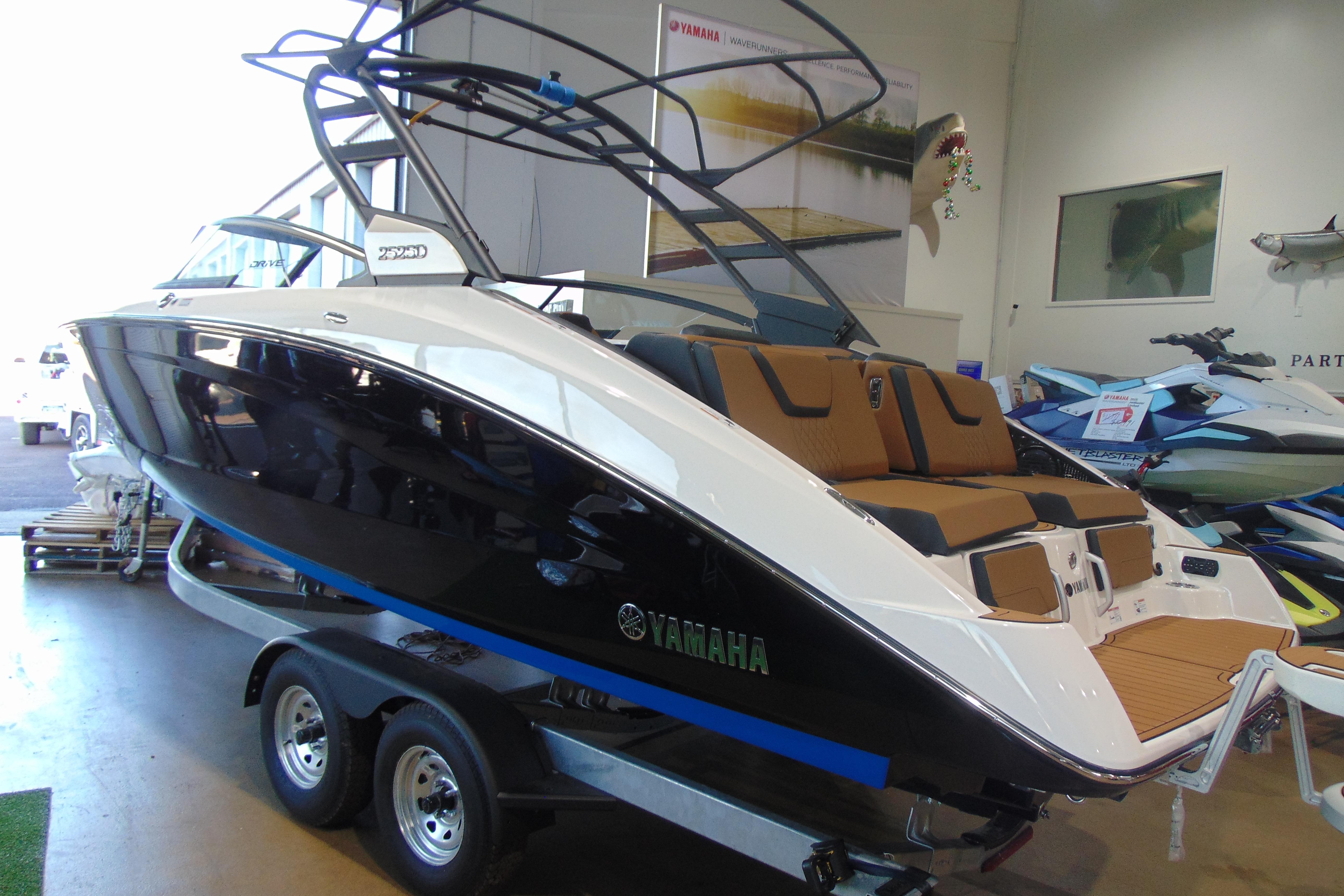 2026 Yamaha Boats 252SD