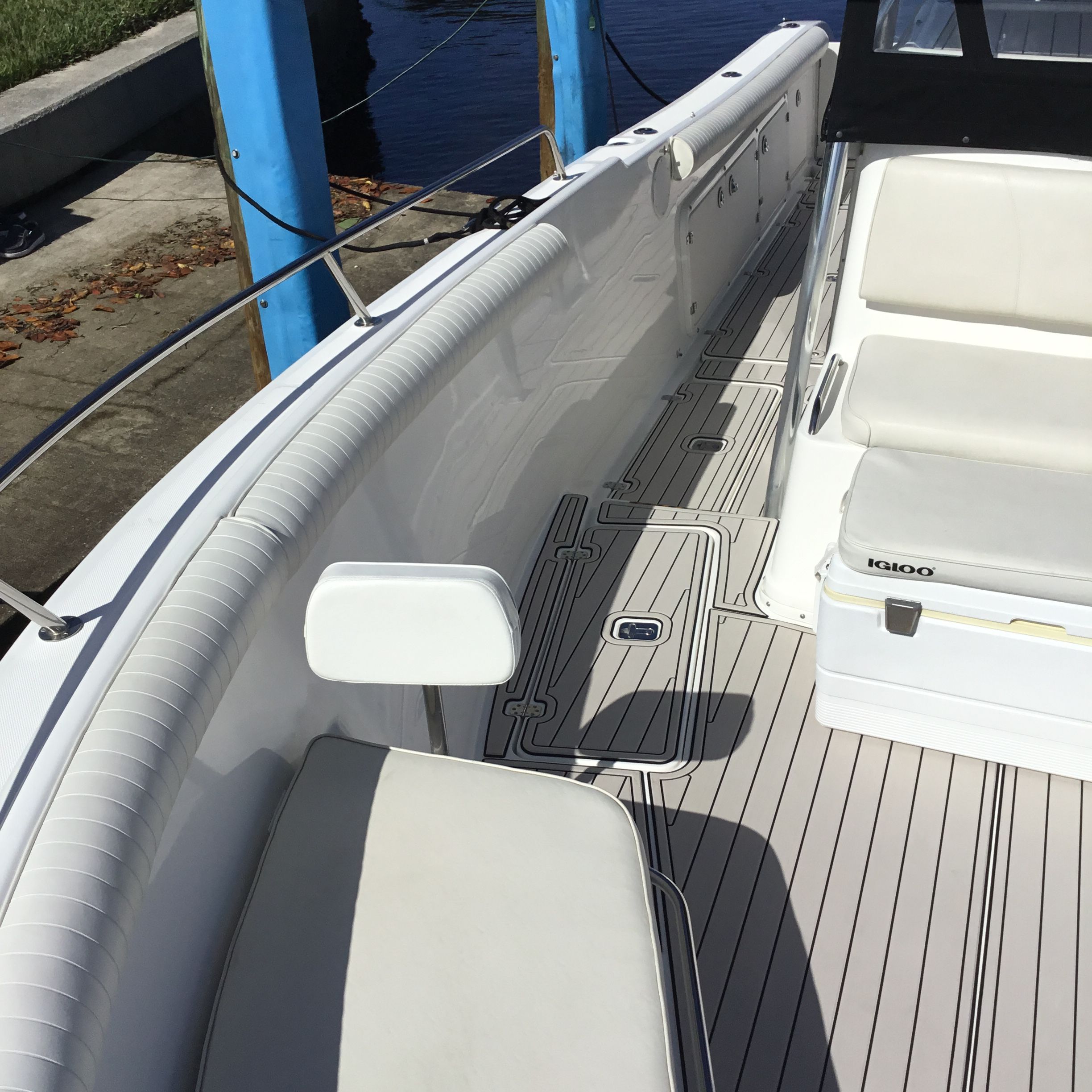2004 Century 3200 Center Console - 26