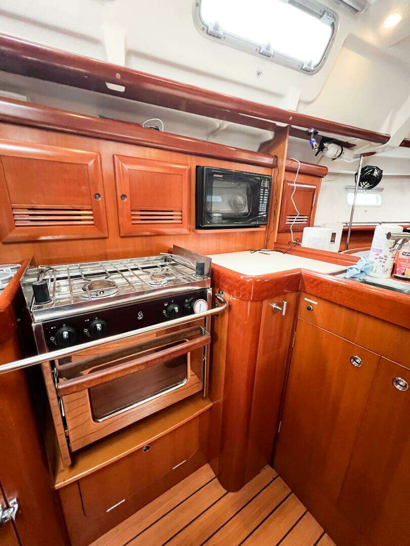 2007 Beneteau 373 - Image 33