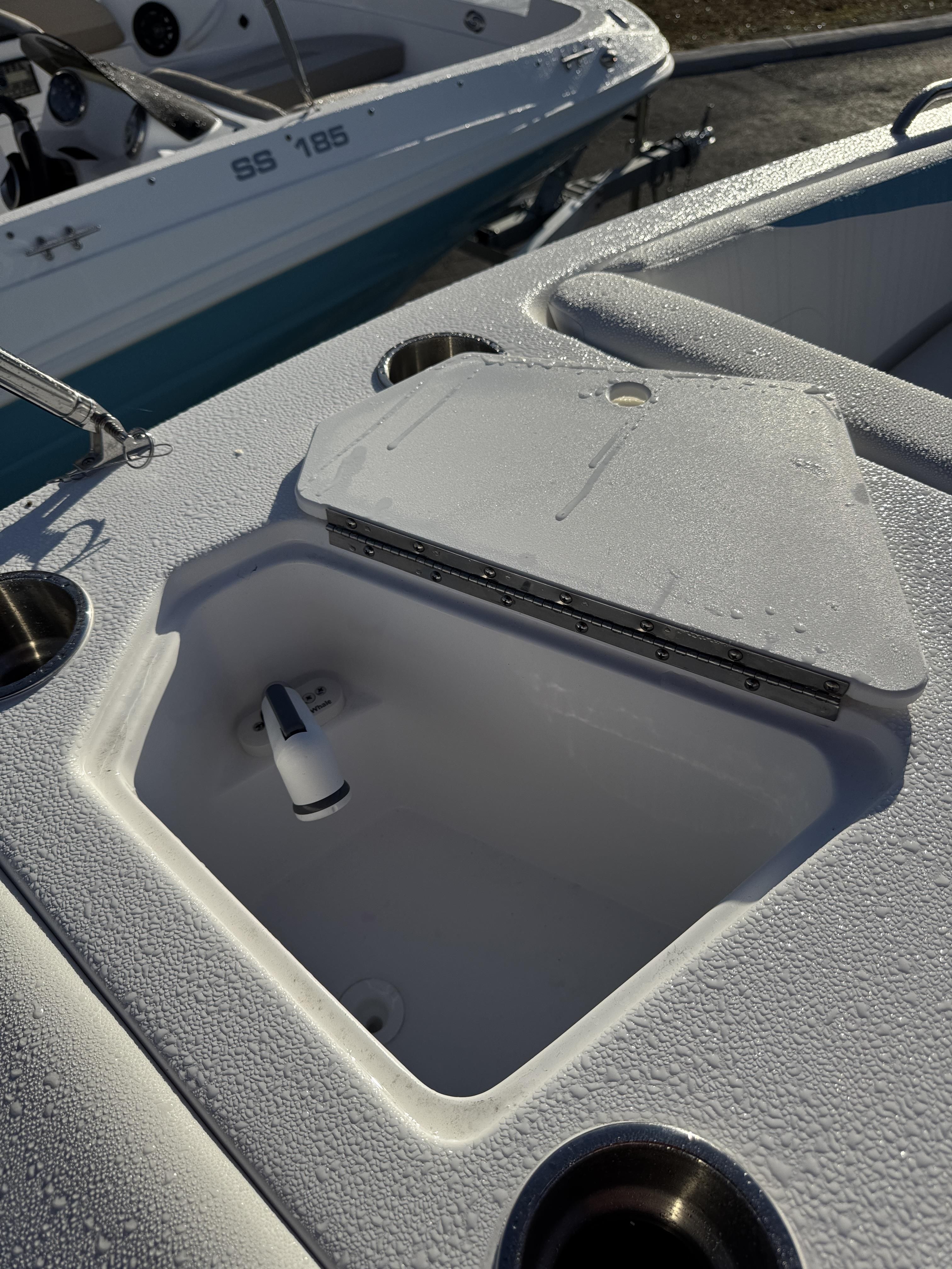 2026 Hurricane SunDeck Sport 188 OB - 16