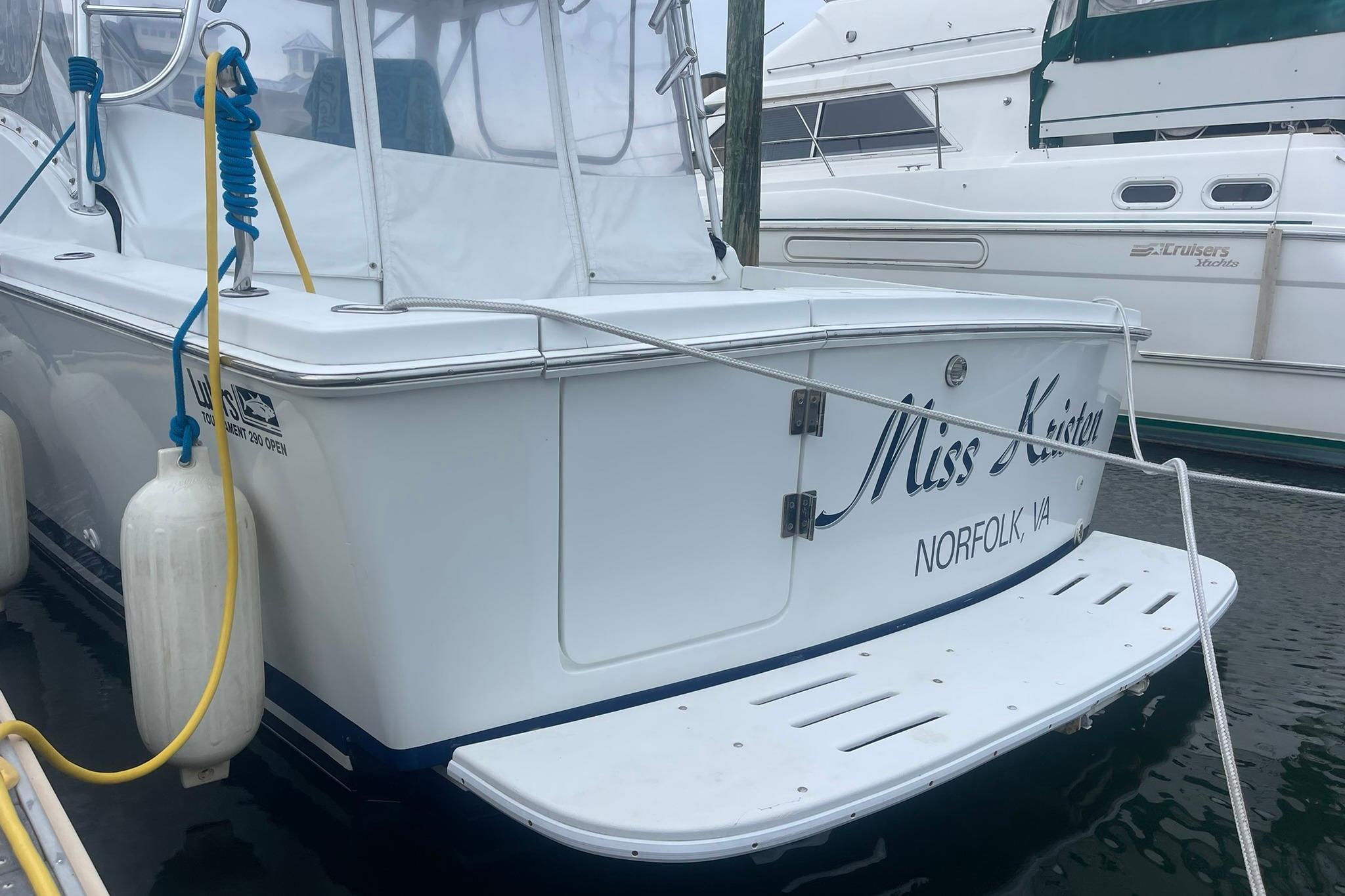 TRANSOM VIEW W/SWIM PLATFORM