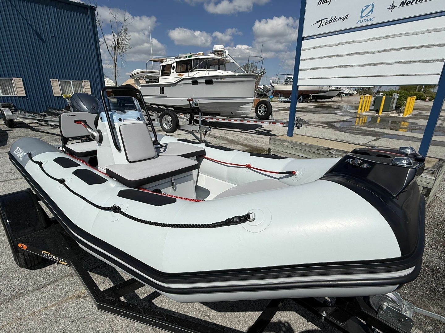 2026 Zodiac Open 4.2 NEO F50 - Image 2