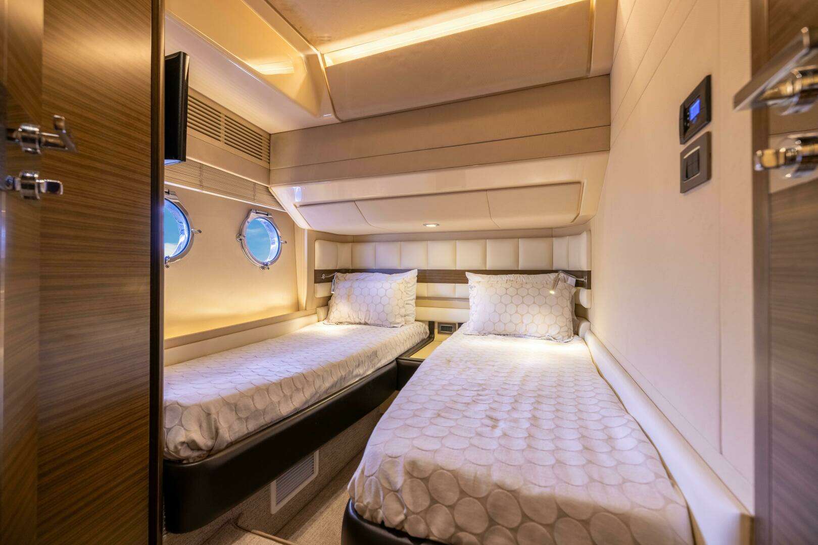 2015 Azimut 64 Flybridge - Image 26