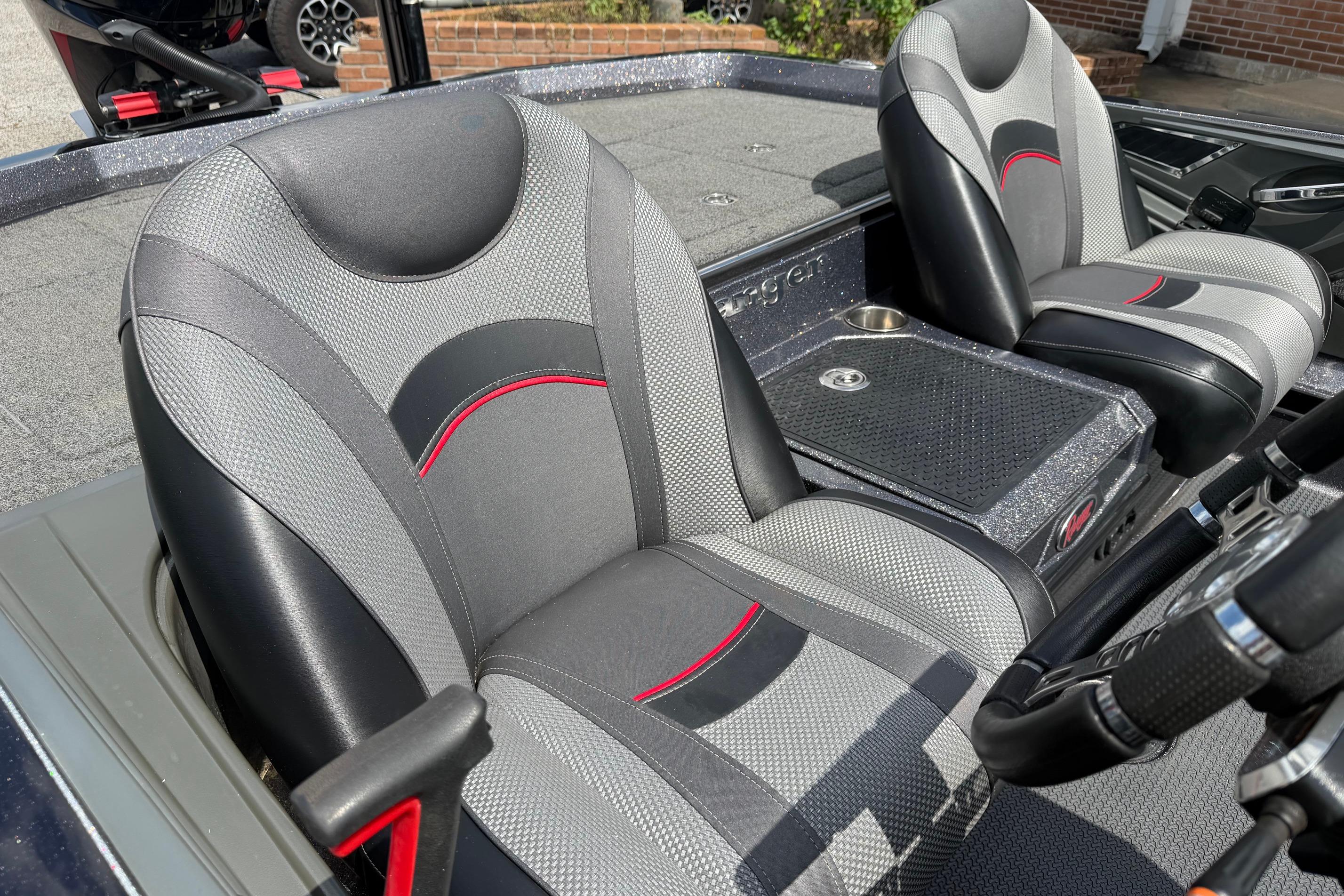 2020 Ranger Z520L boat interior with sleek, modern seats and console design.