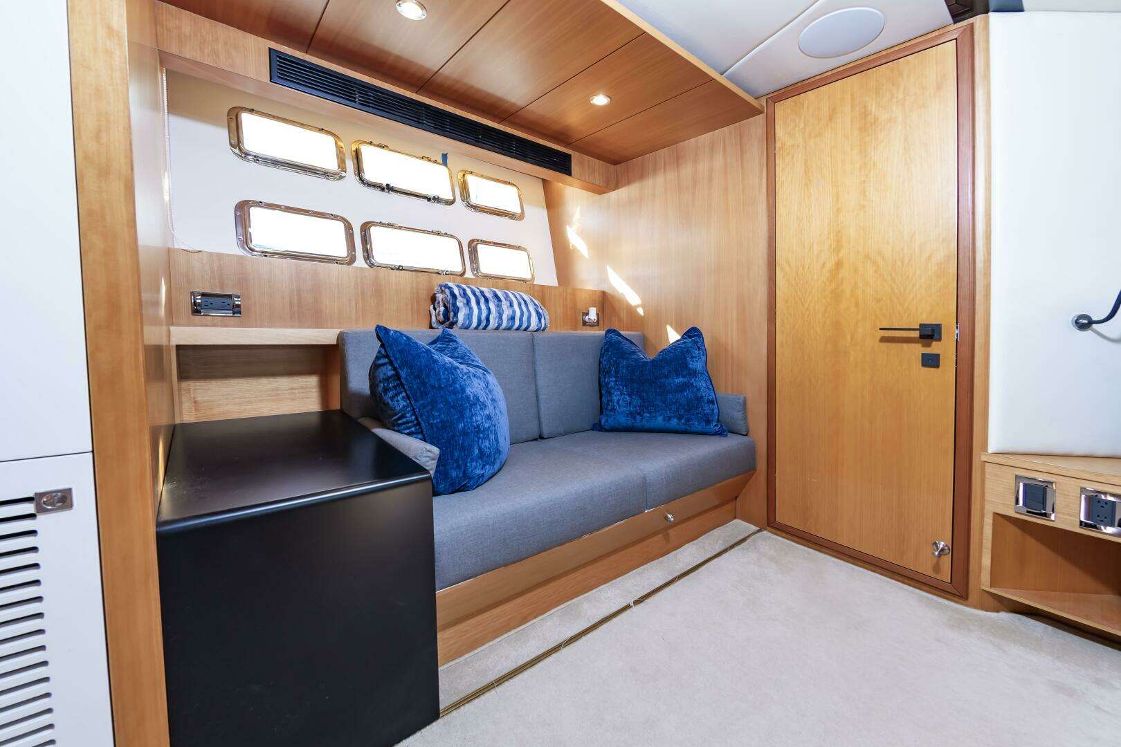 2017 Johnson 93 Flybridge - Image 67