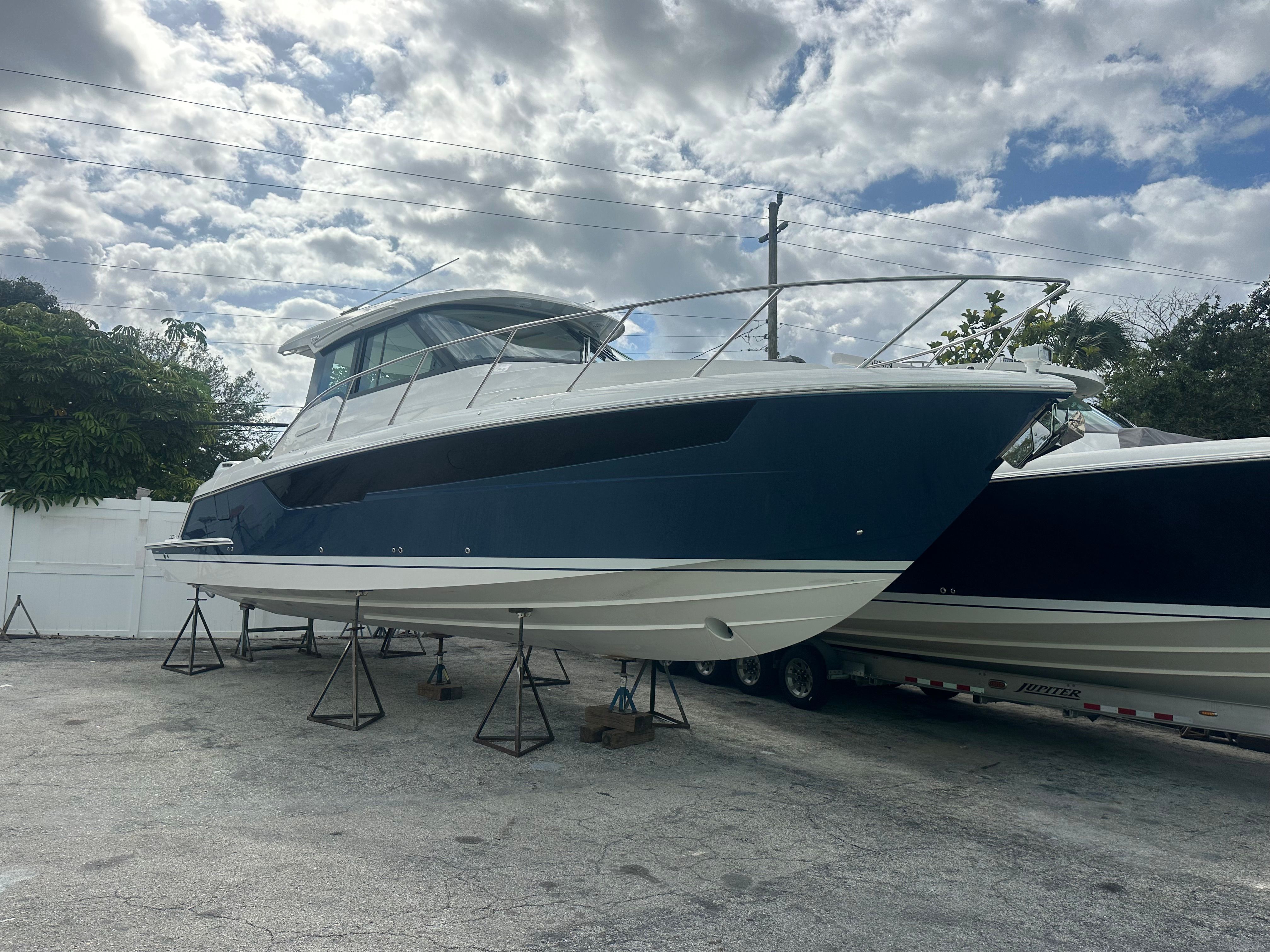 2026 Tiara Yachts 39 LE