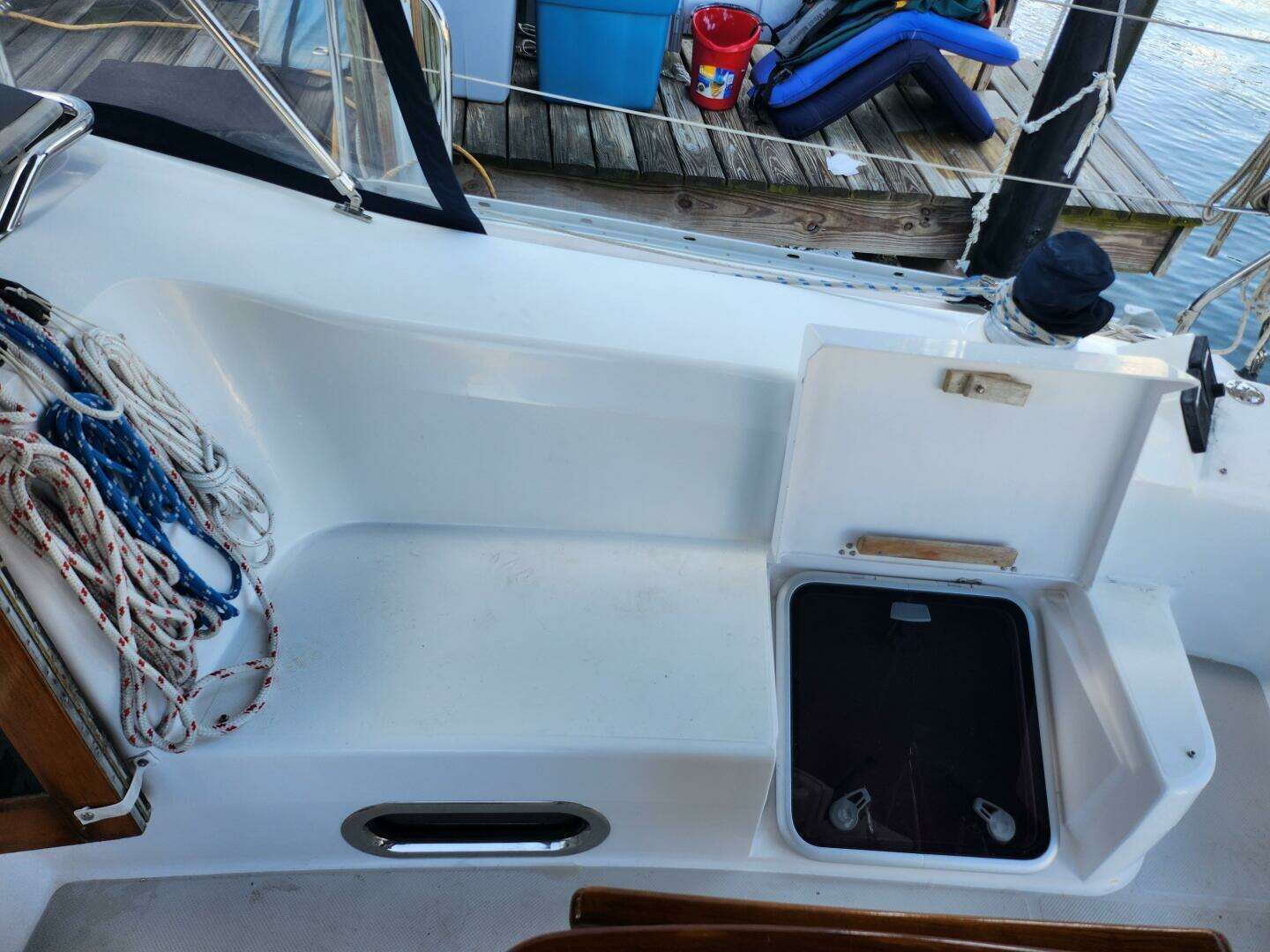 2012 Catalina 355 - Image 18