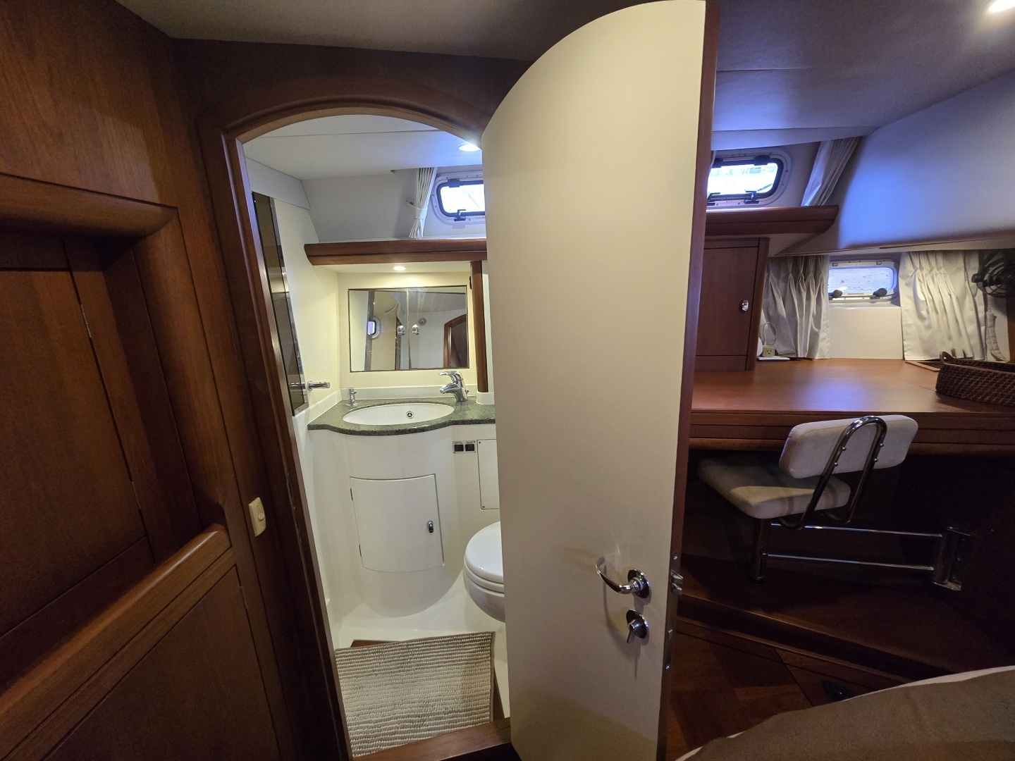 2005 Oyster 56 - Image 19