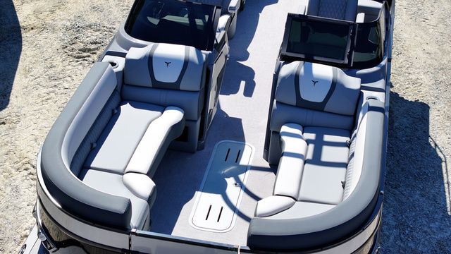 2026 Tahoe Cascade - Quad Lounger Shift Windshield - 7