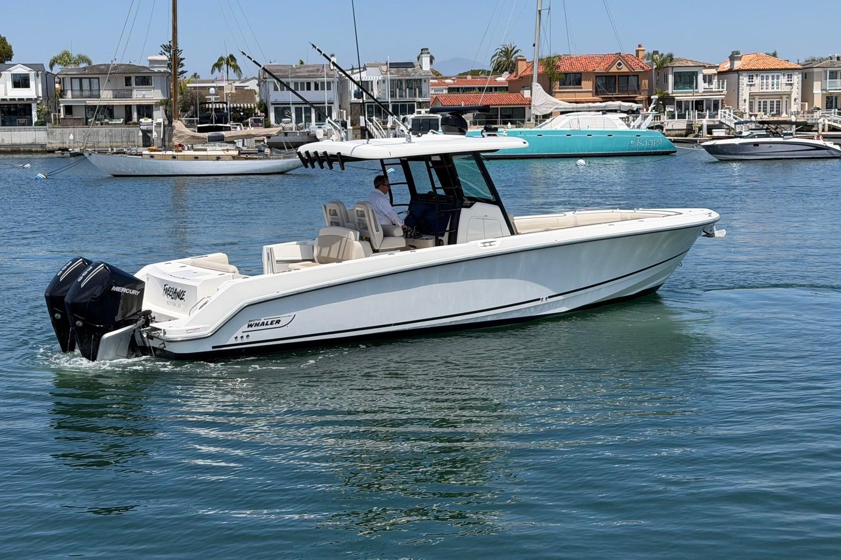 2021 Boston Whaler 330 Outrage