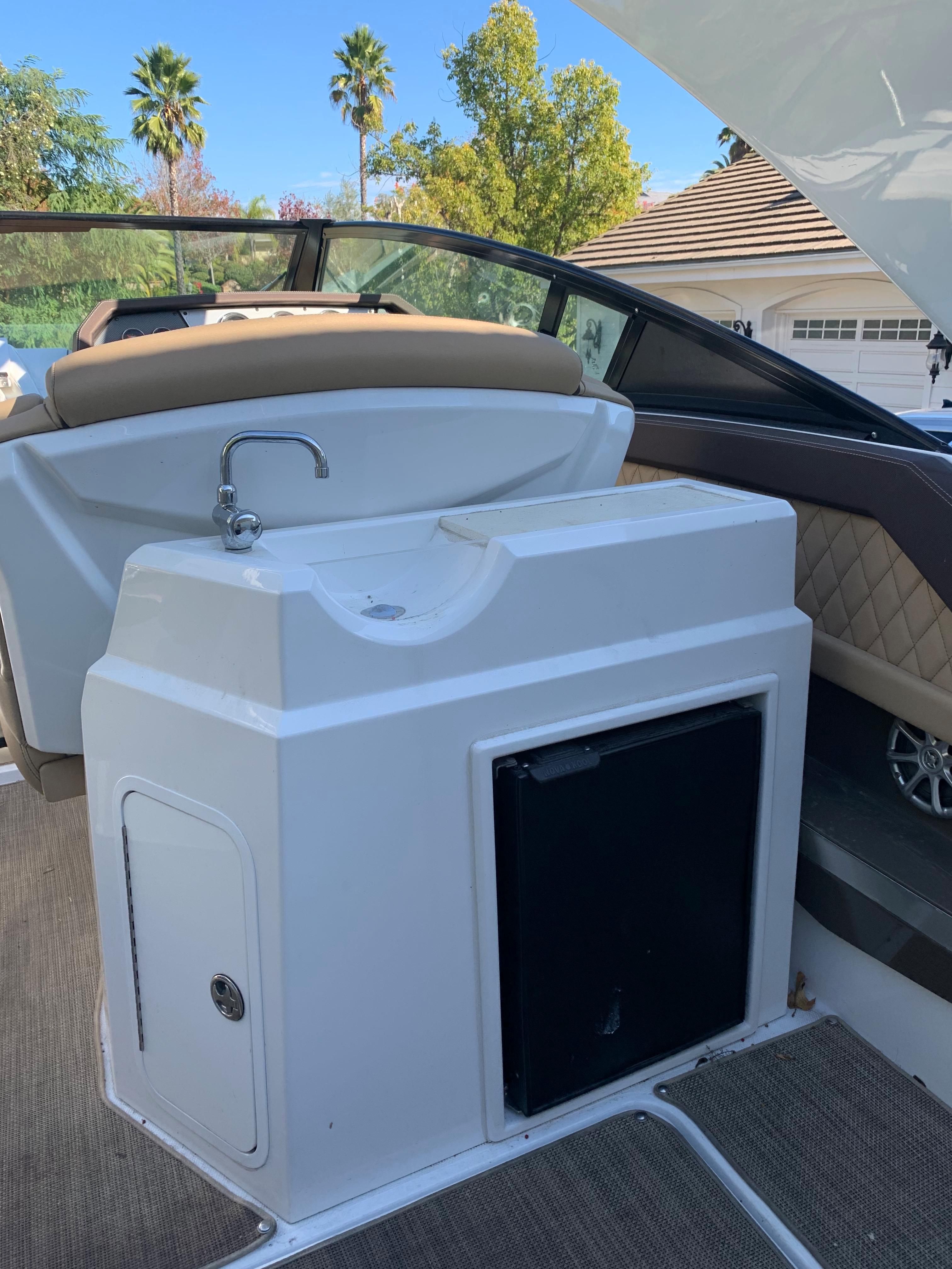 2015 Cruisers Sport Series 328 Bow Rider - 8