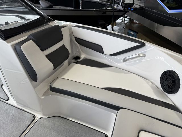 2026 Yamaha Boats AR195 - 23