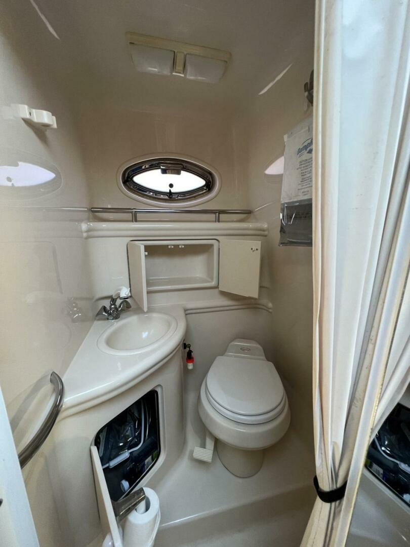2005 Sea Ray 280 Sundancer - Image 29
