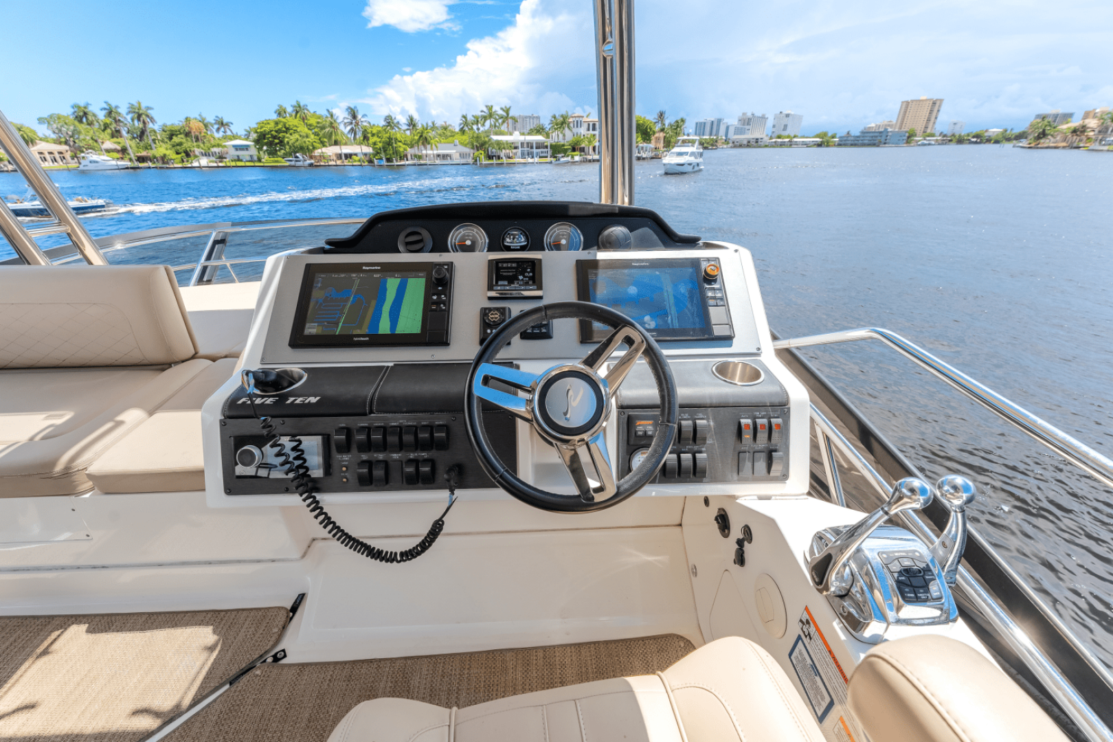 2017 Sea Ray 510 FLYBRIDGE - Image 45