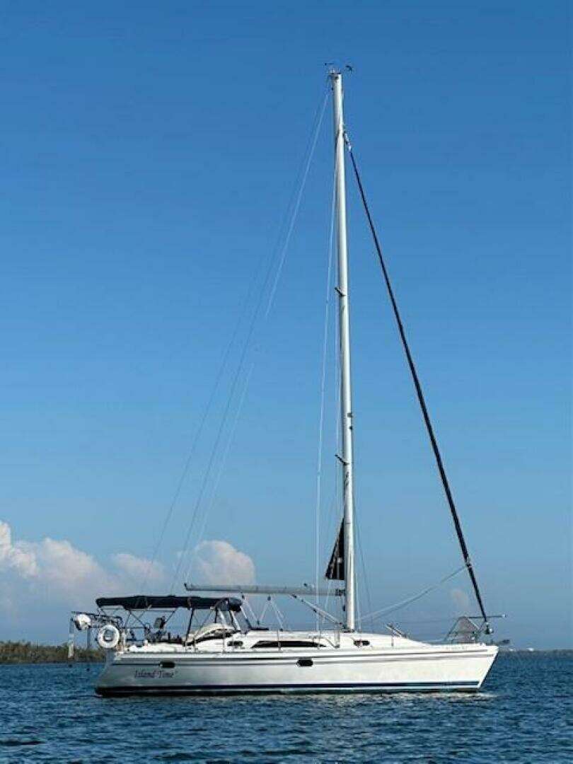 2012 Catalina 355 - Image 3