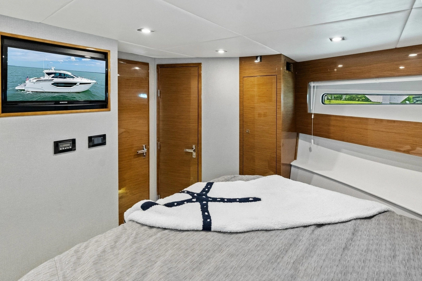 2019 Cruisers Yachts 42 Cantius - Image 41