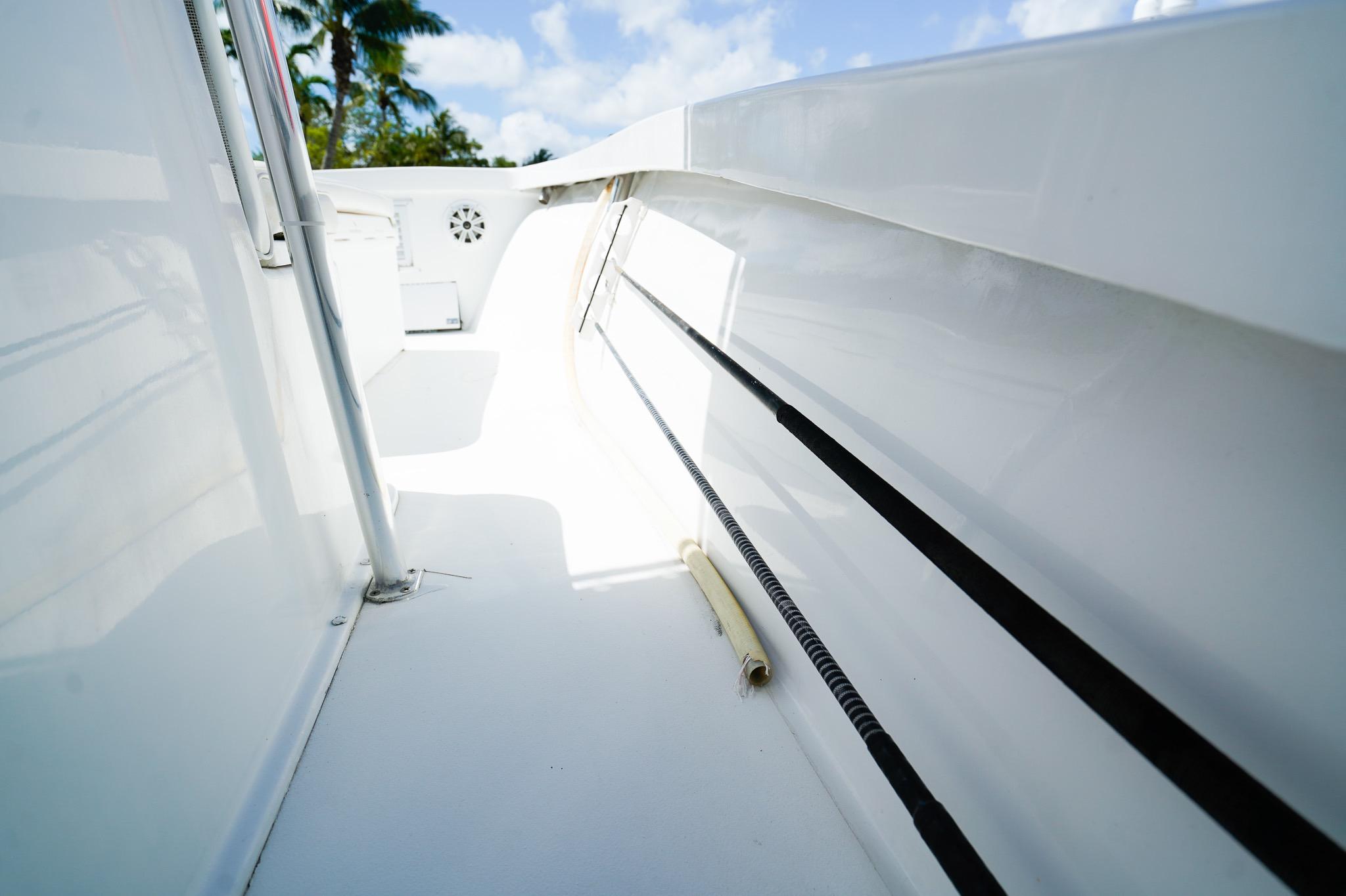 1977 Scarborough 27 CC boat deck with sleek white finish and fishing rod holder.