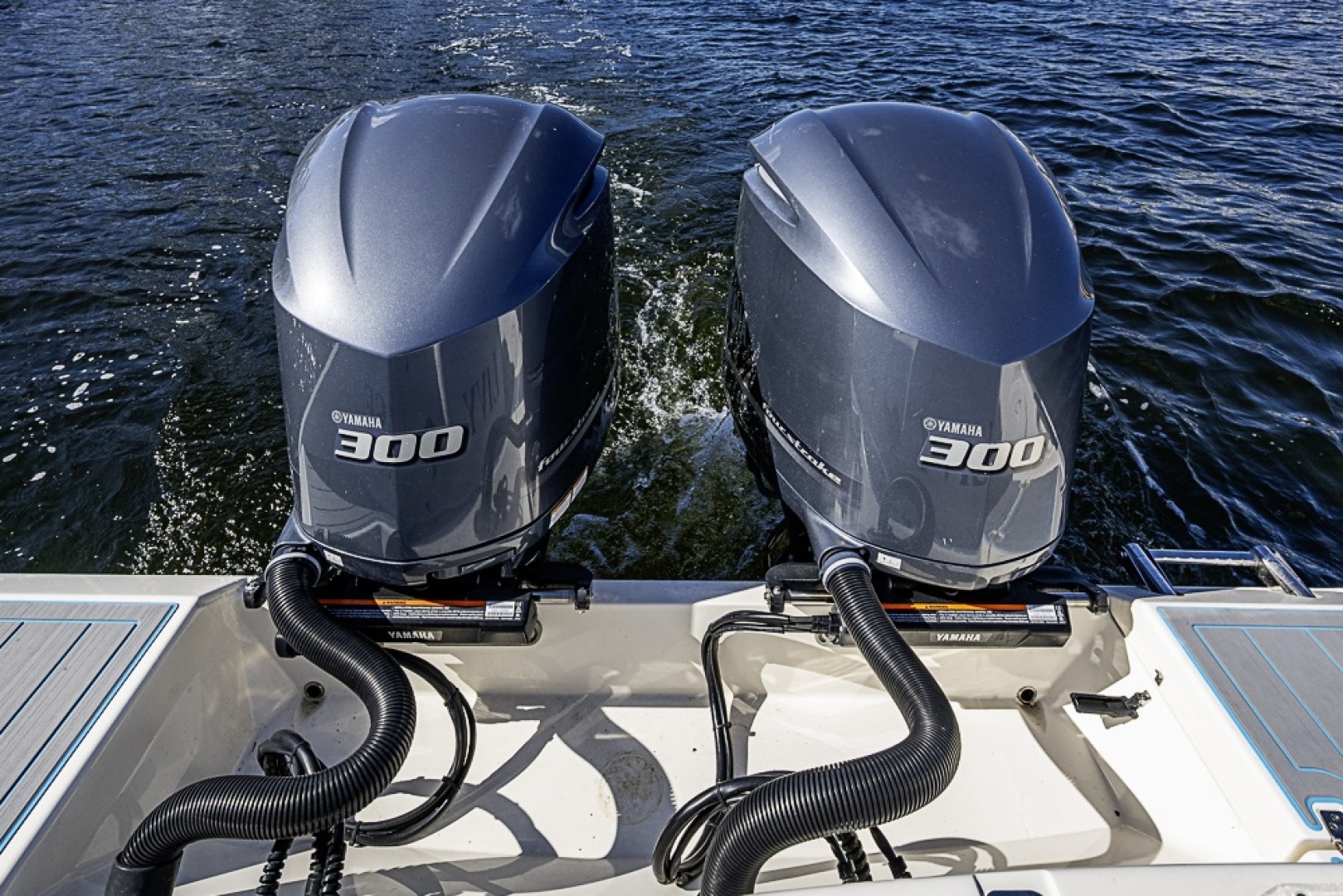 2021 Cobia 320 CC - Image 16