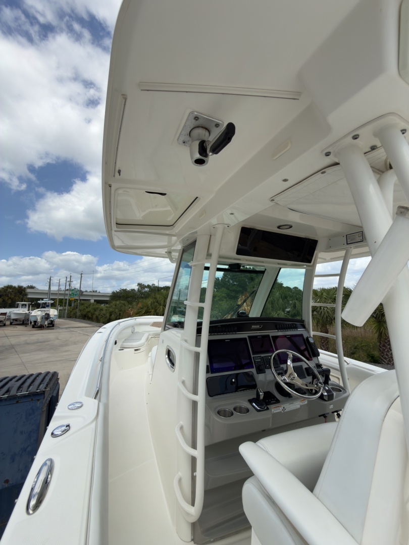 2016 Boston Whaler 350 Outrage - Image 33