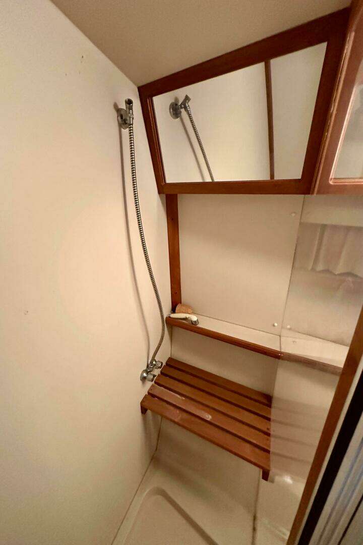 1991 Carver 3807 Aft Cabin - Image 40