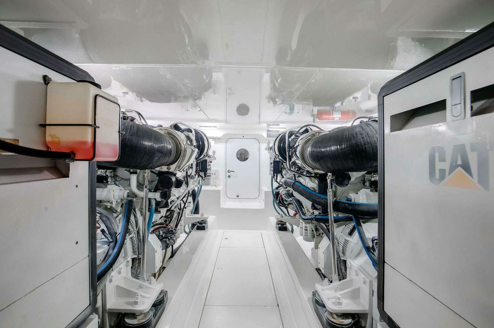 2015 Ocean Yachts 64 Convertible - Image 29