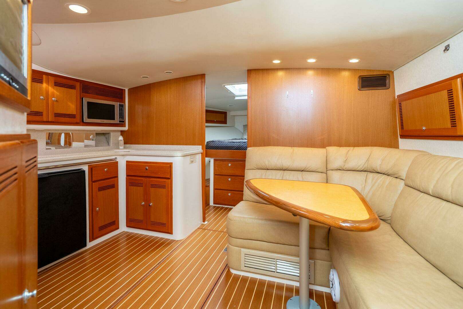 2007 Cabo 40 Express - Image 4