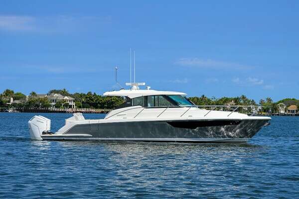 2022 Tiara Yachts 43 LE
