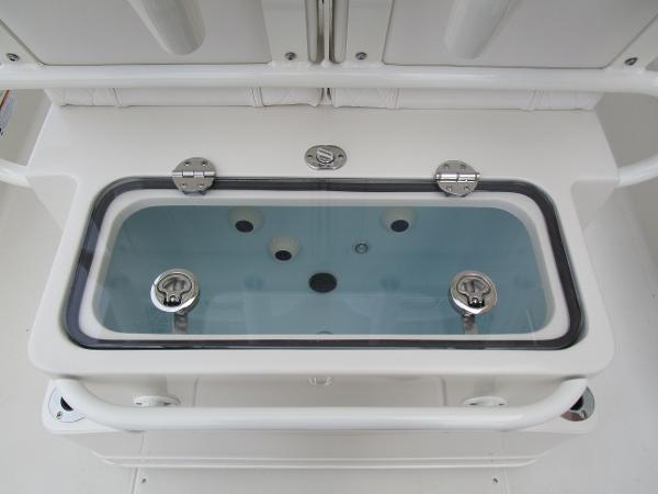 2024 Ranger 2360 Bay boat livewell with clear lid and stainless steel latches.