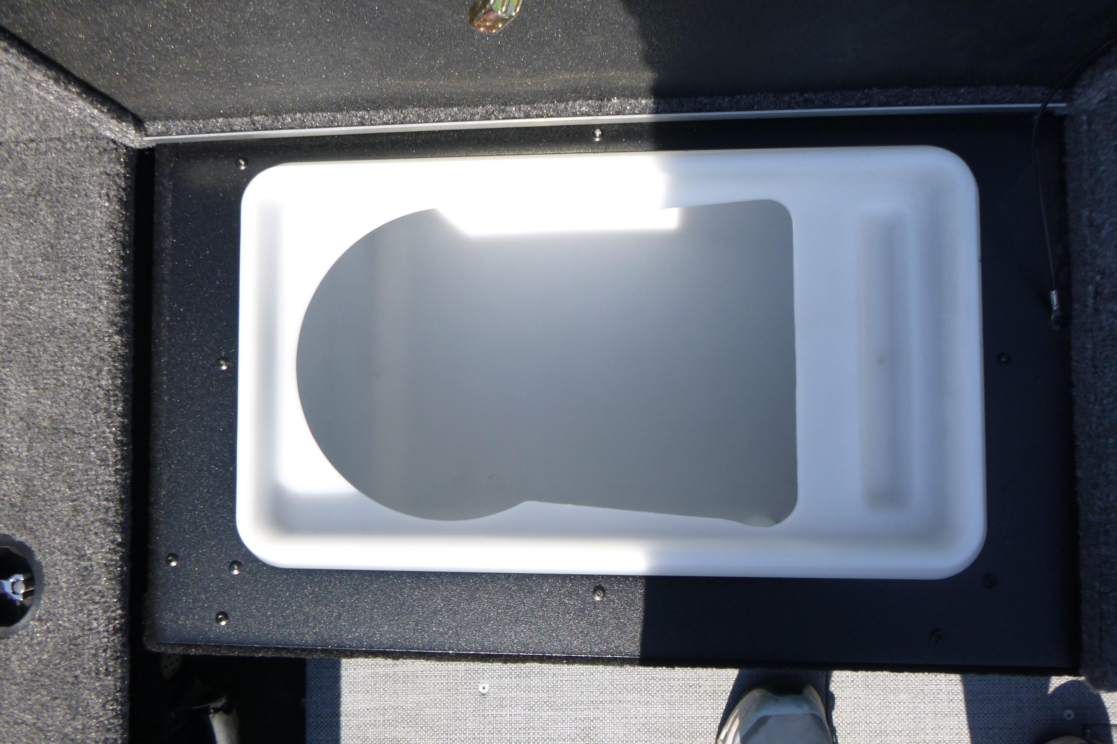 2024 Alumacraft Competitor 185X Sport livewell compartment, interior view.