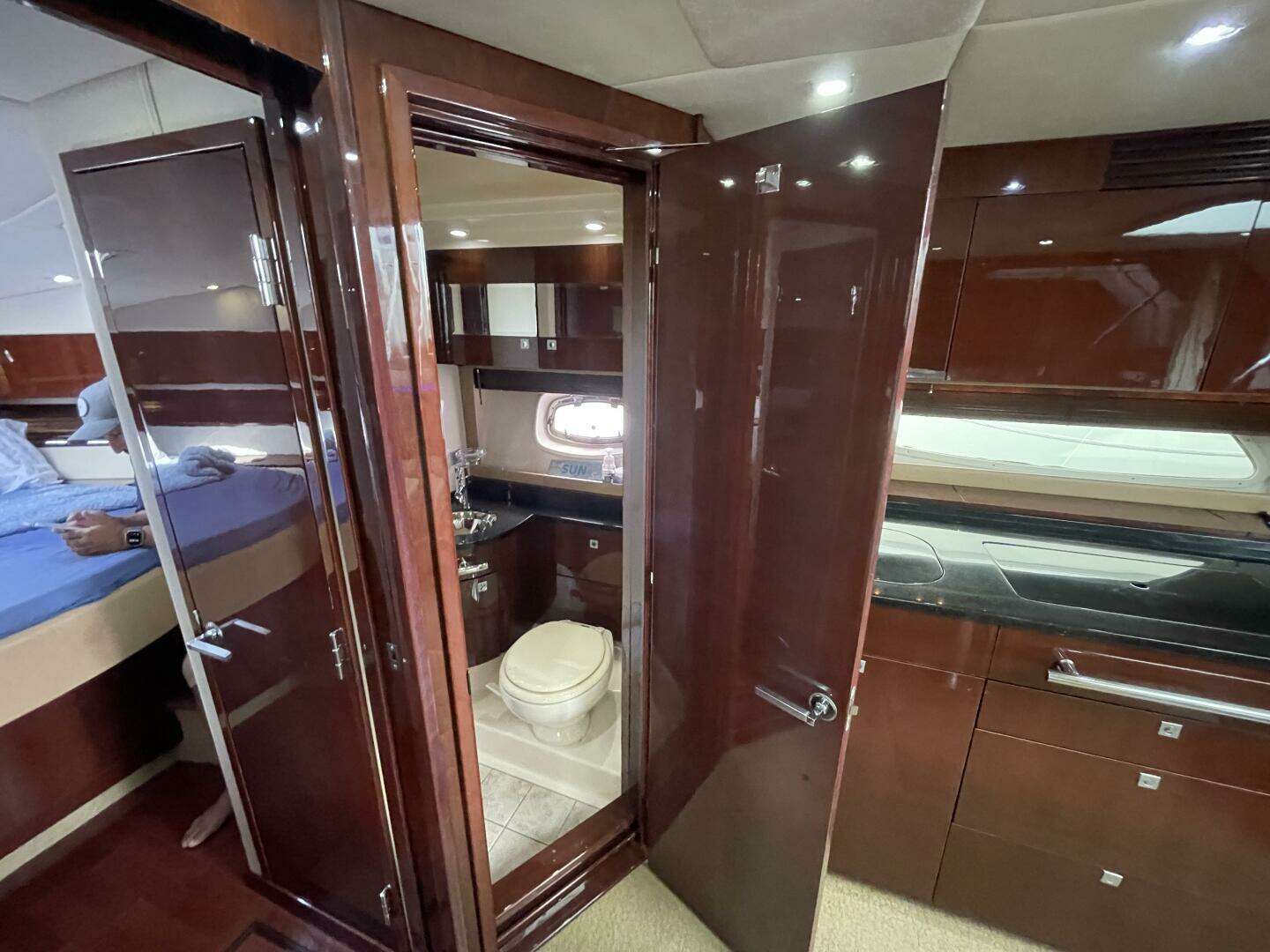 2010 Sea Ray 450 Sundancer - Image 69