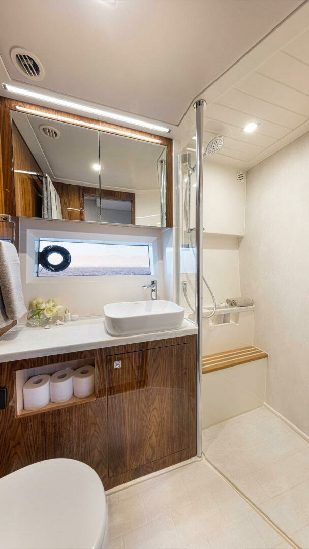 2026 Riviera 4600 Sport Yacht Platinum Edition - Image 17