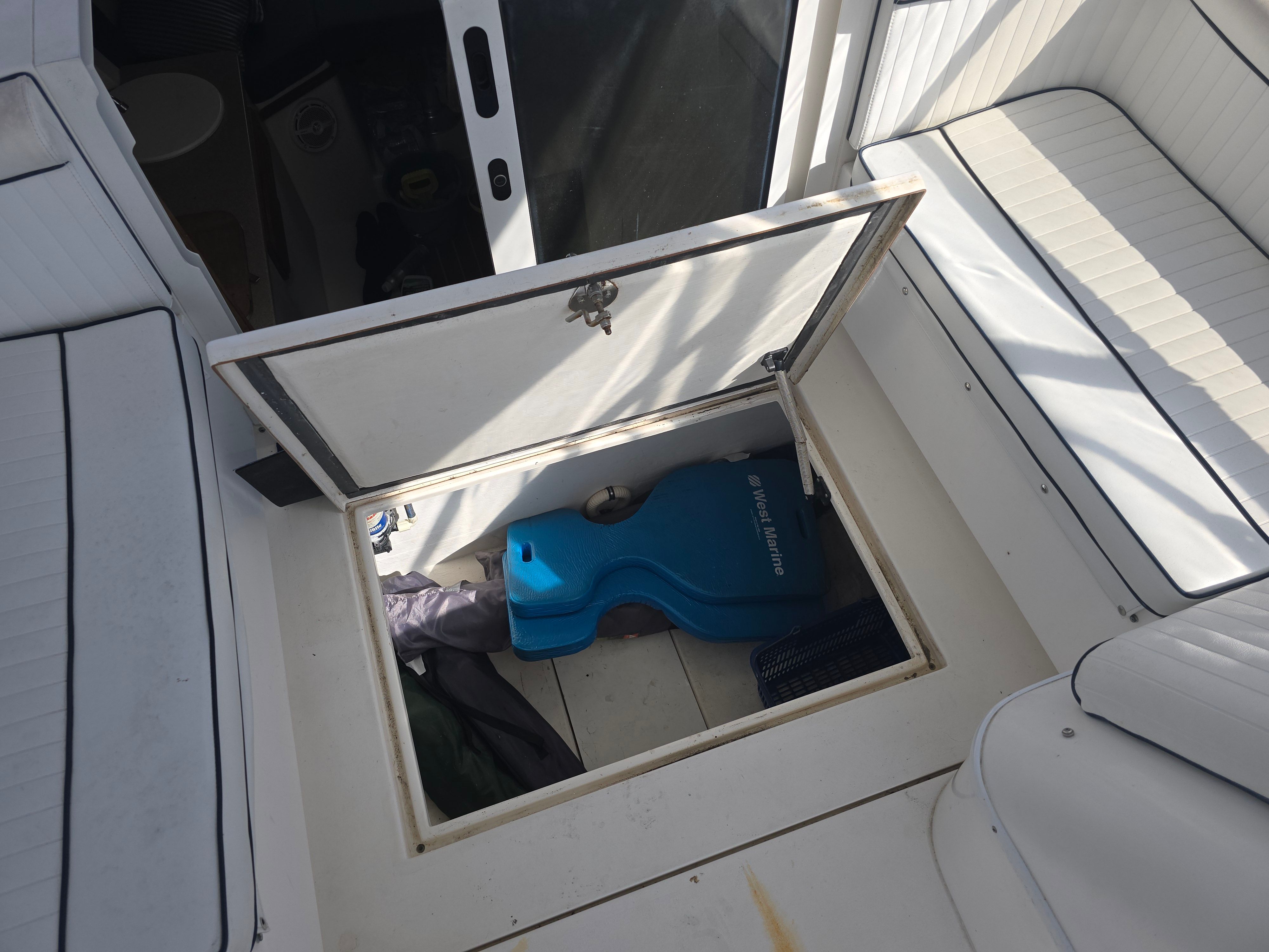 2005 Contender 35SC Express - 38