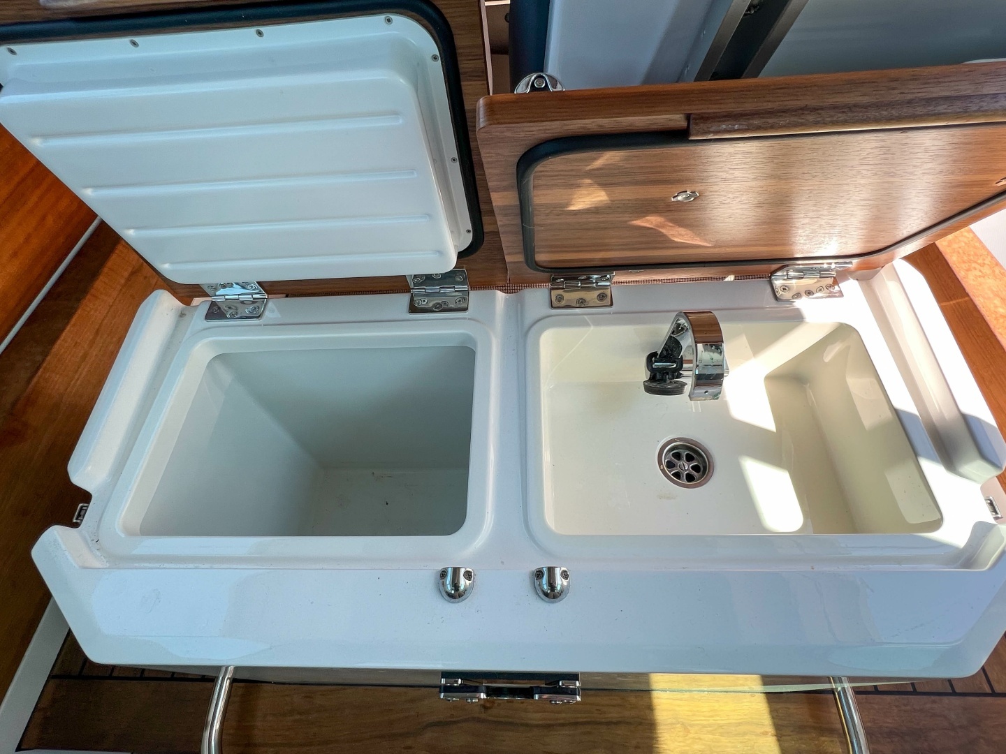 2020 Axopar 28 Cabin - Image 29