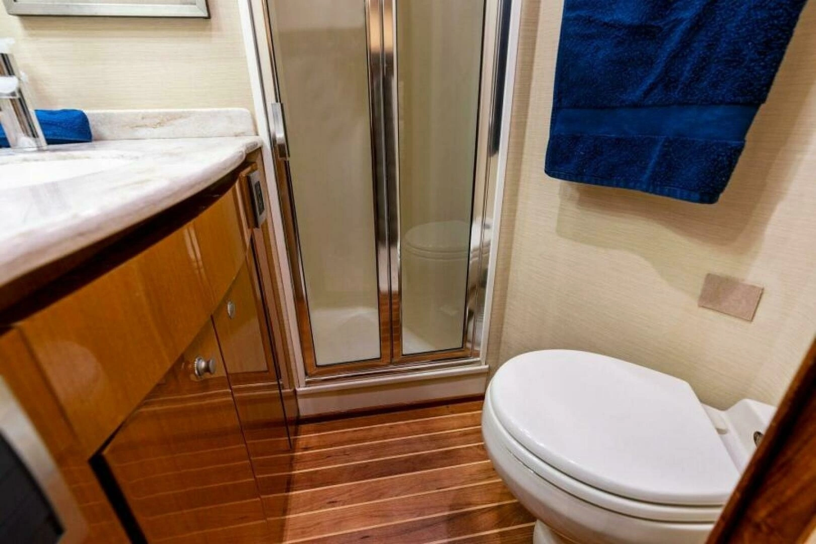 2003 Viking 48 Convertible - Image 37