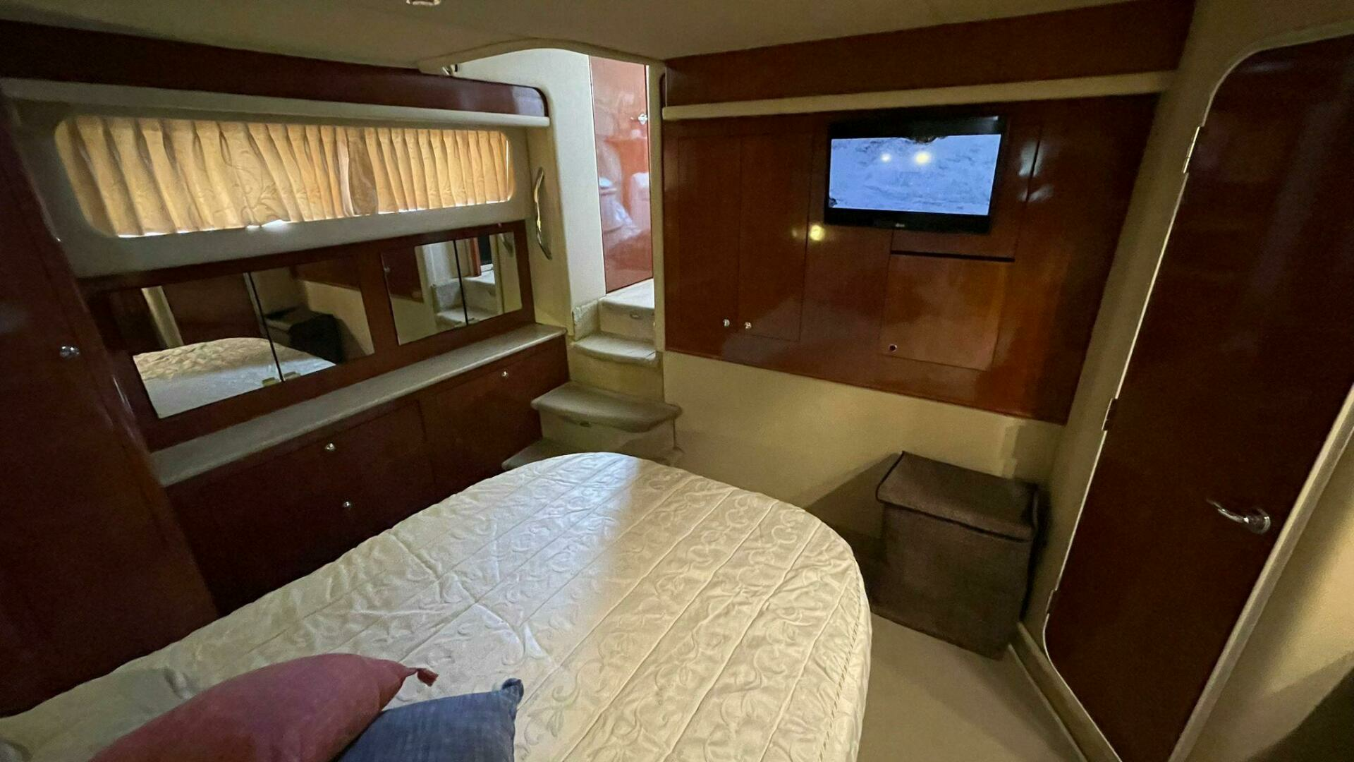 2003 Sea Ray 39 - Image 4