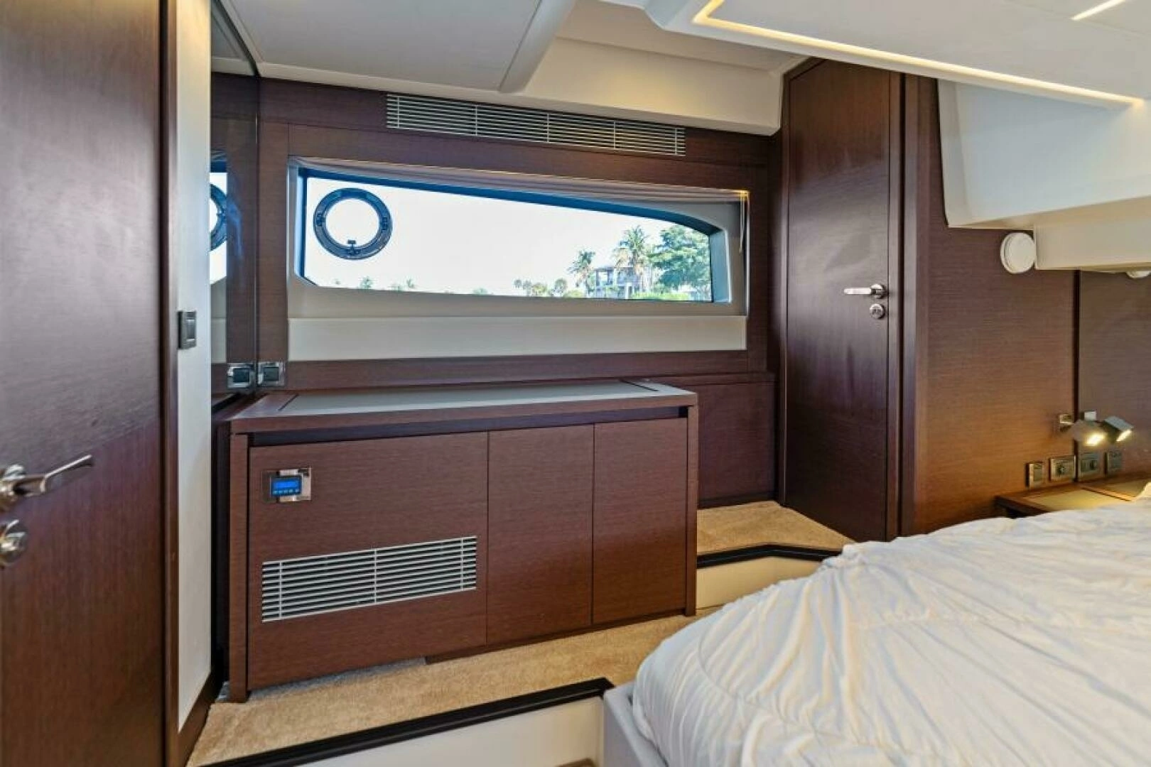 2020 Prestige 520 Flybridge - Image 26