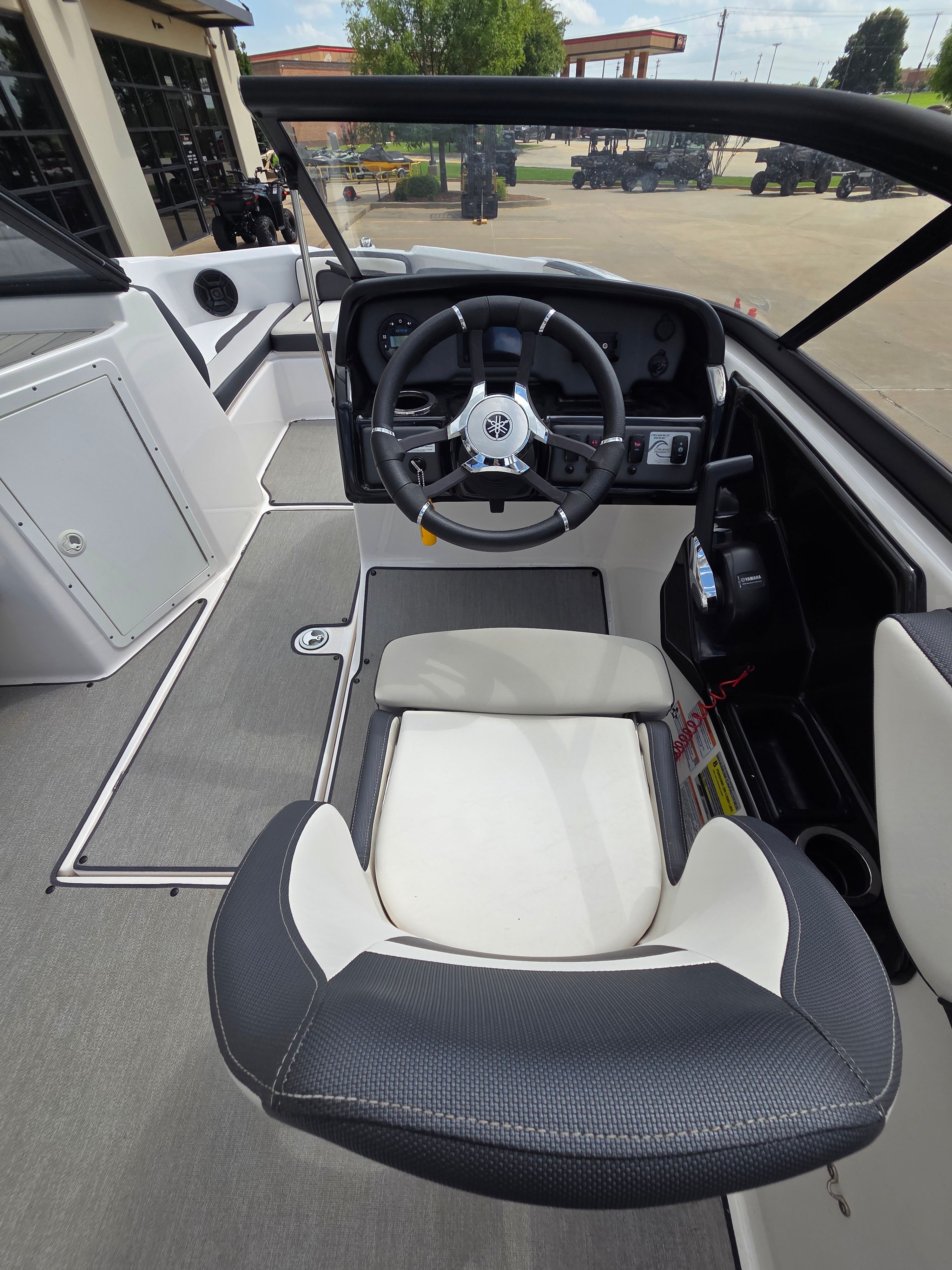 2022 Yamaha Boats AR195 - 12