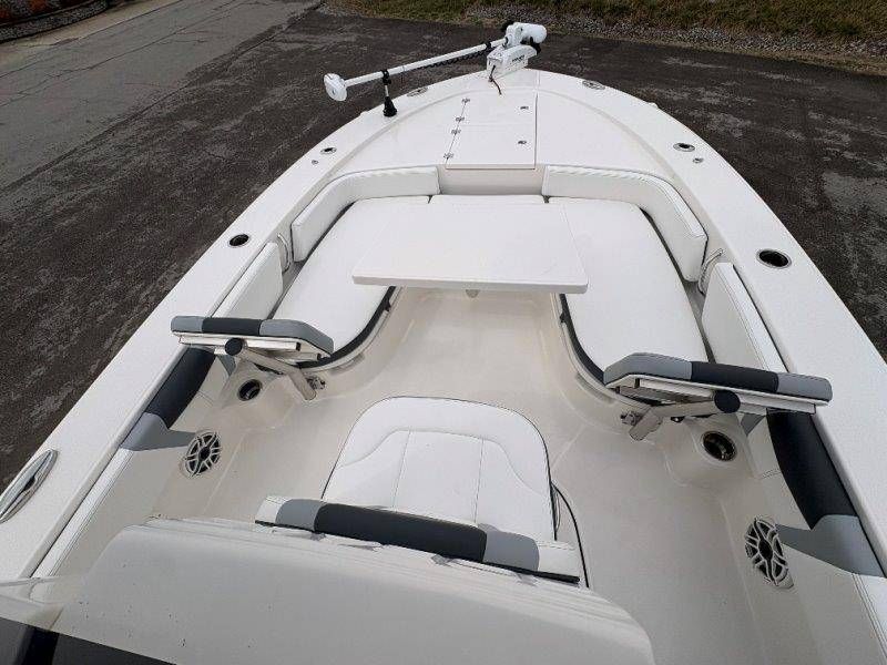 2026 Robalo 246 Cayman - 56