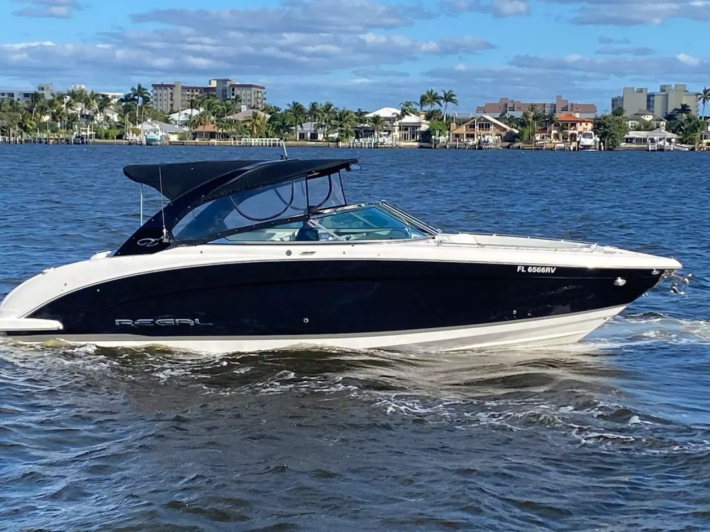 2016 Regal 3200 Bowrider - Image 2