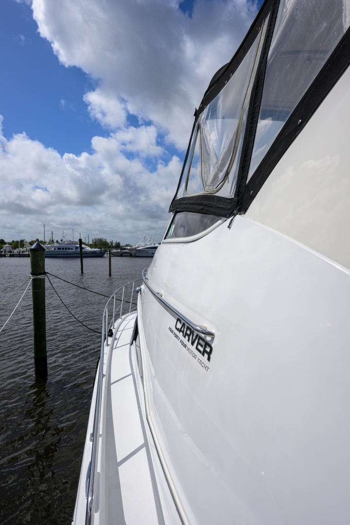 2003 Carver 444 - Image 12