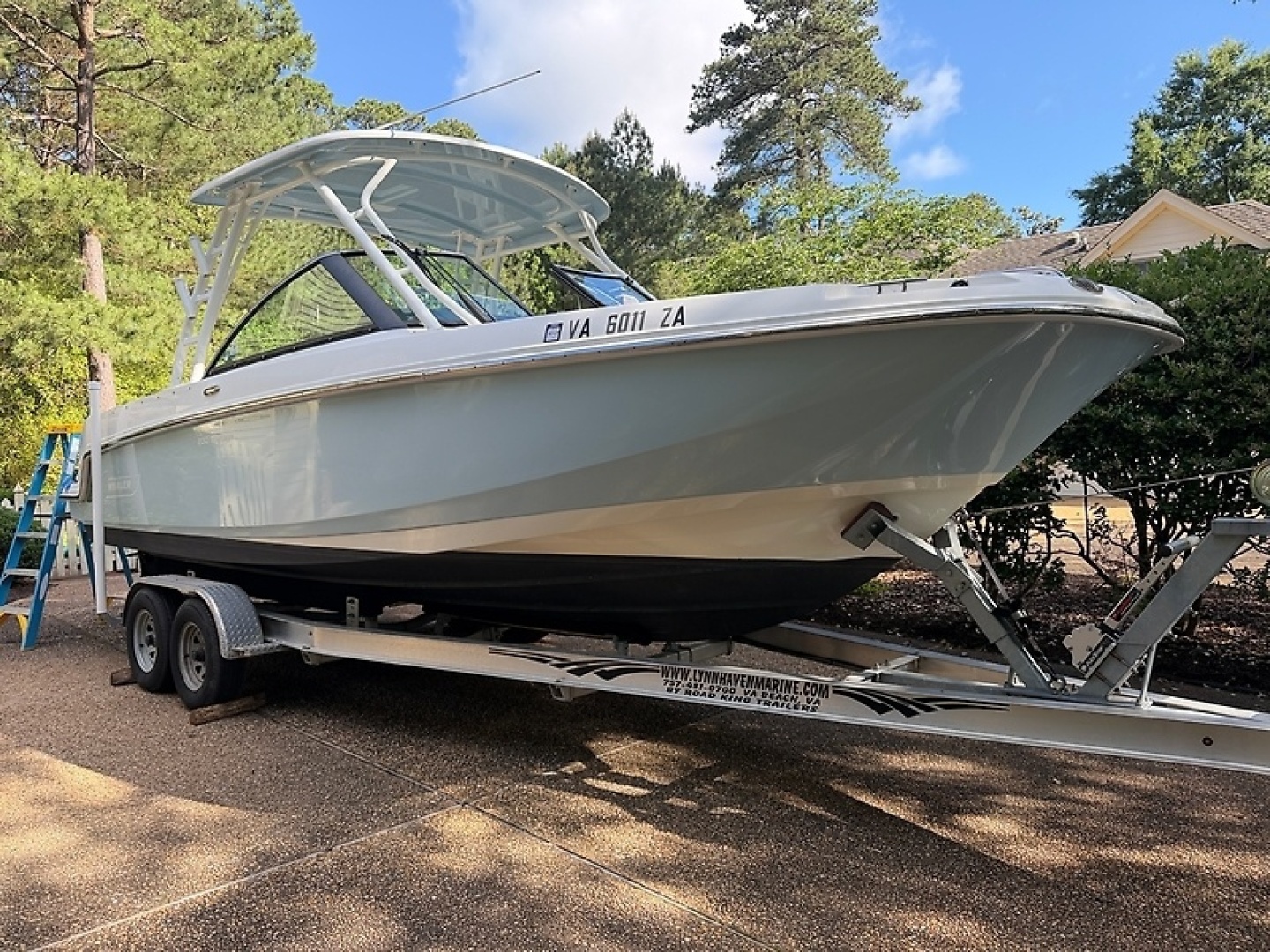 2020 Boston Whaler Vantage 230 - Image 2