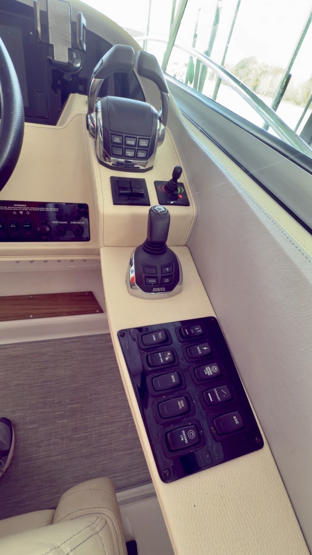 2020 Regal 33 Express - Image 4
