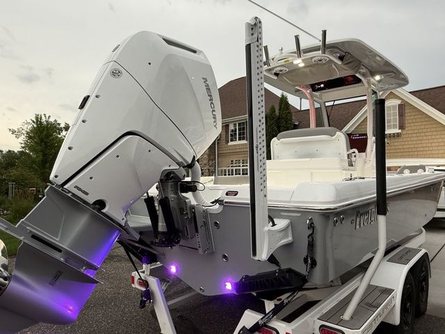 2026 Everglades 253 Center Console - 6