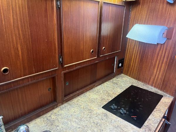 1985 Hatteras 45 Convertible - 64