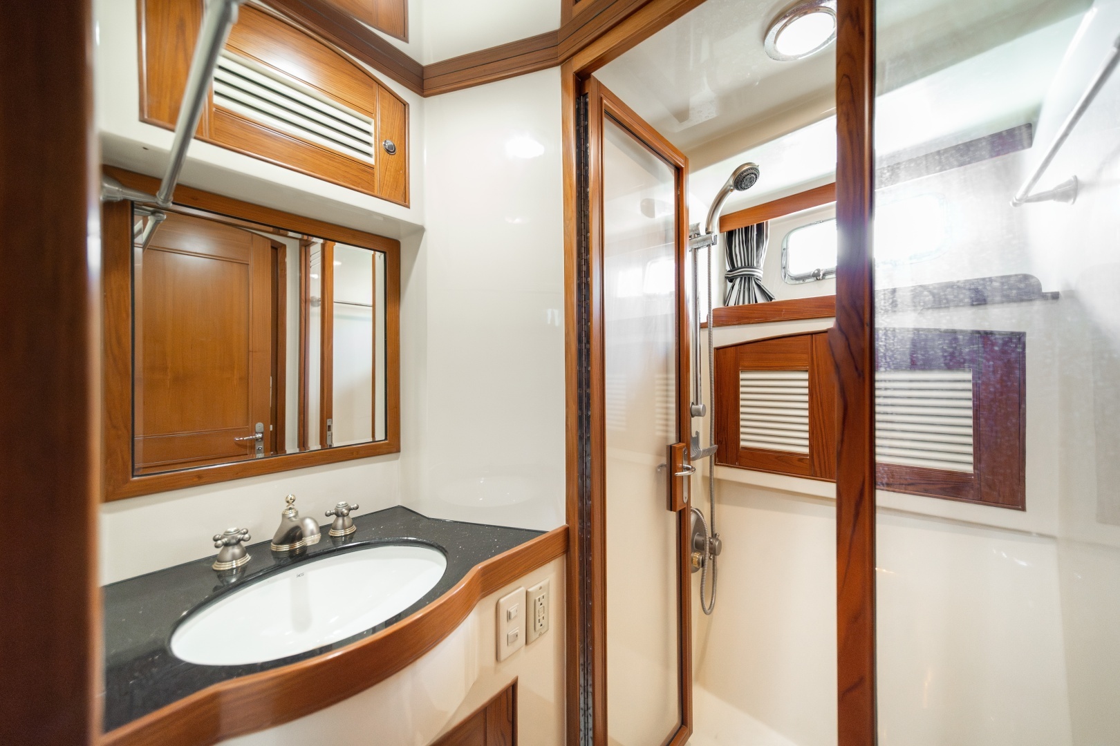 2003 Marlow Explorer 65C - Image 21
