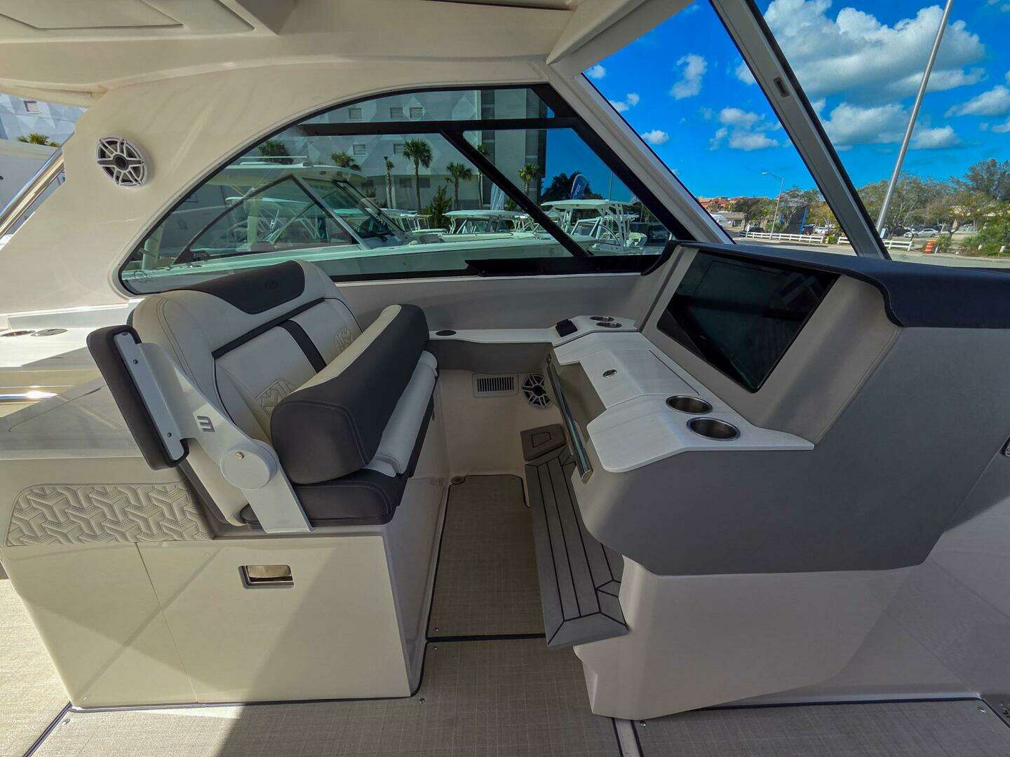 2025 Regal LX36 - Image 17