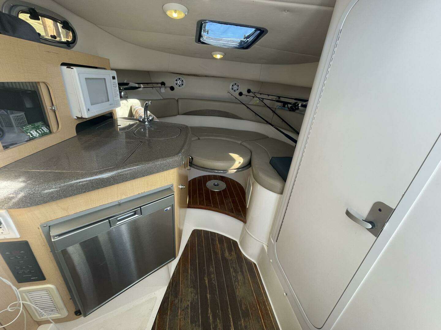 2001 Boston Whaler 285 Conquest - Image 16