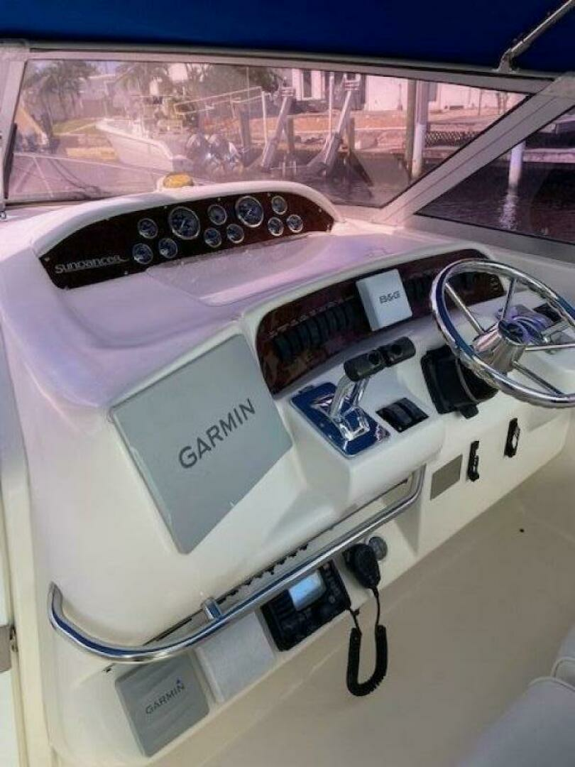 1997 Sea Ray 330 Sundancer - Image 9