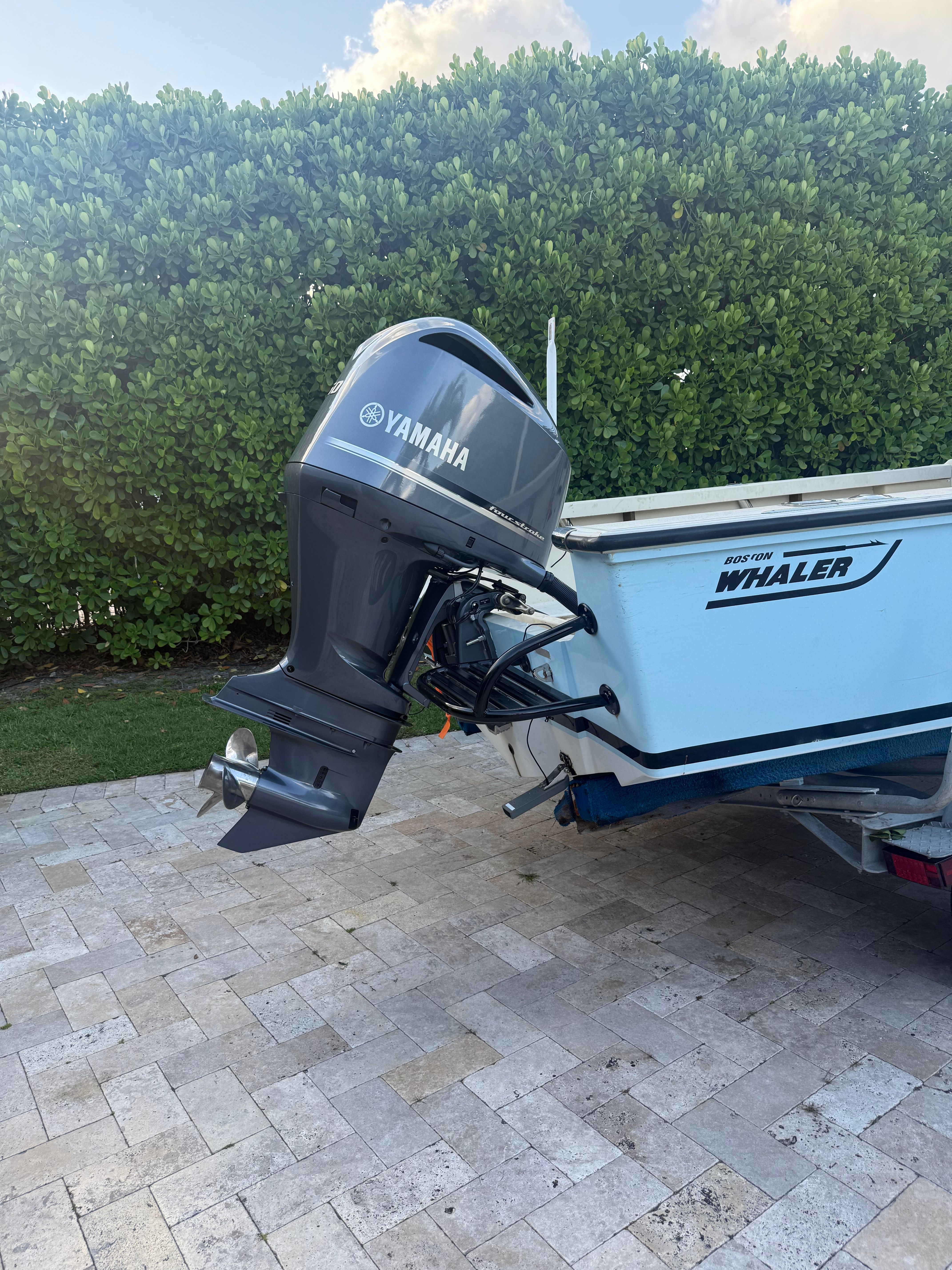 1985 Boston Whaler Outrage - 2
